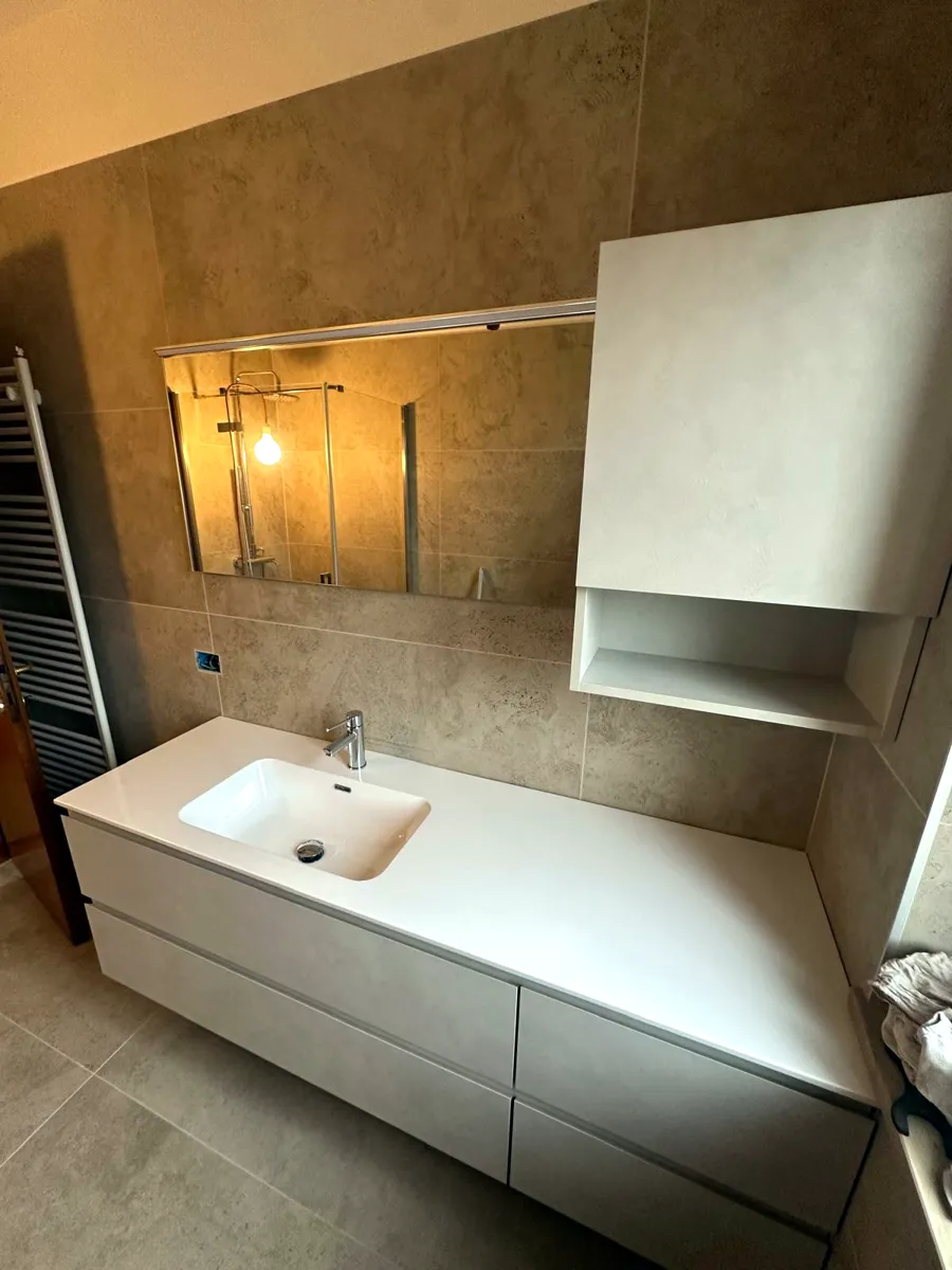 Ristrutturazione bagno a Udine: bagno rifatto da Pat con mobile lavabo sospeso